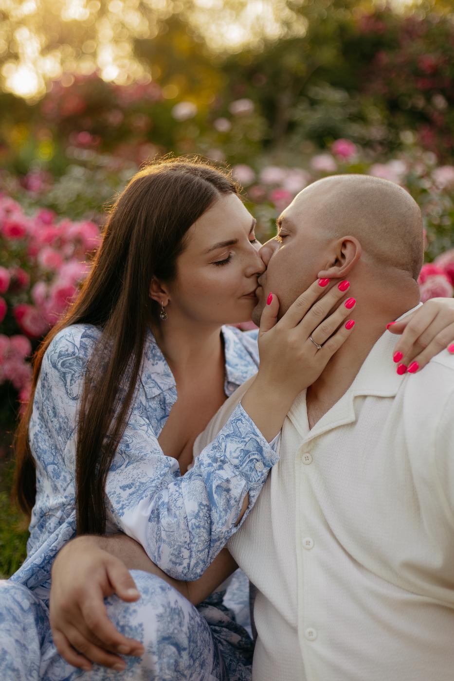 Поцілунок серед троянд